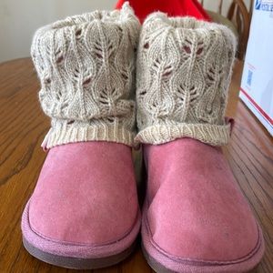 Never worn girls size 3 mukwks pink boots